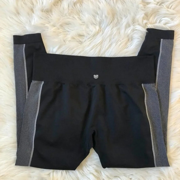 Forever 21 Full Length Compression Leggings Black White XL - Picture 5 of 5